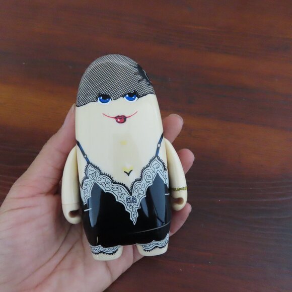 2004 Visionaire Kidrobot Collobration #44 Red Collection Dolce & Gabbana - Picture 7 of 7